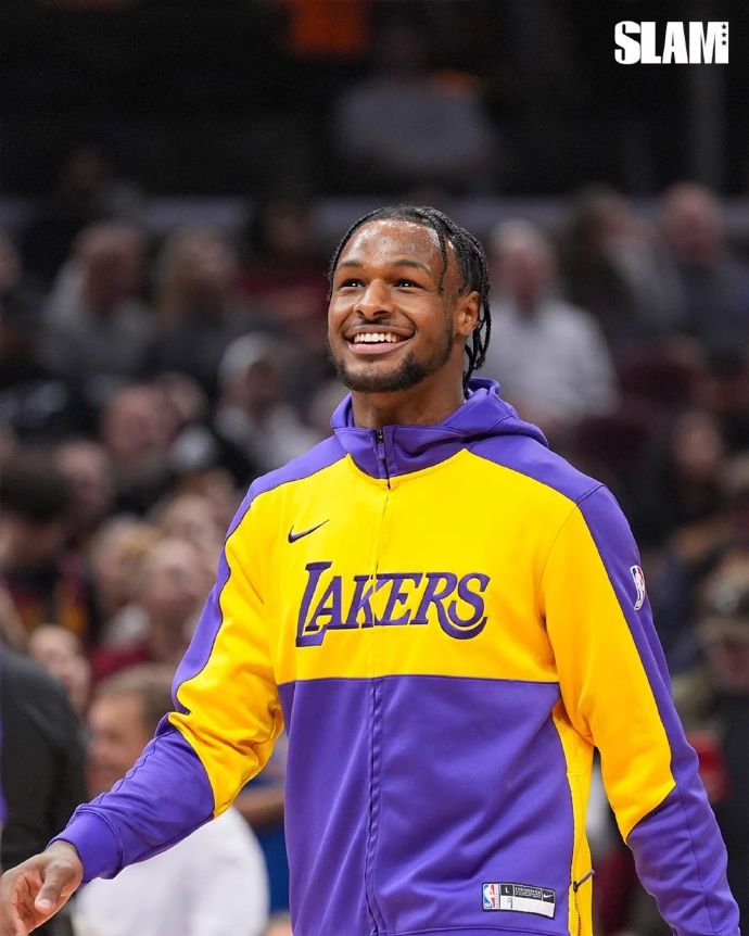 包含夏洛特黄蜂迎欧篮联关键赛；集结日状态回暖；质疑声仍在；心理建设被强调的词条